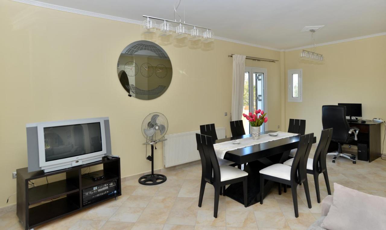 Villa Konstantinos 6 Bedrooms Aegina ภายนอก รูปภาพ