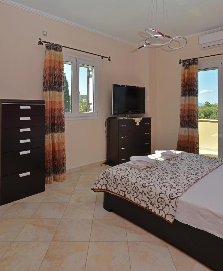 Villa Konstantinos 6 Bedrooms Aegina ภายนอก รูปภาพ